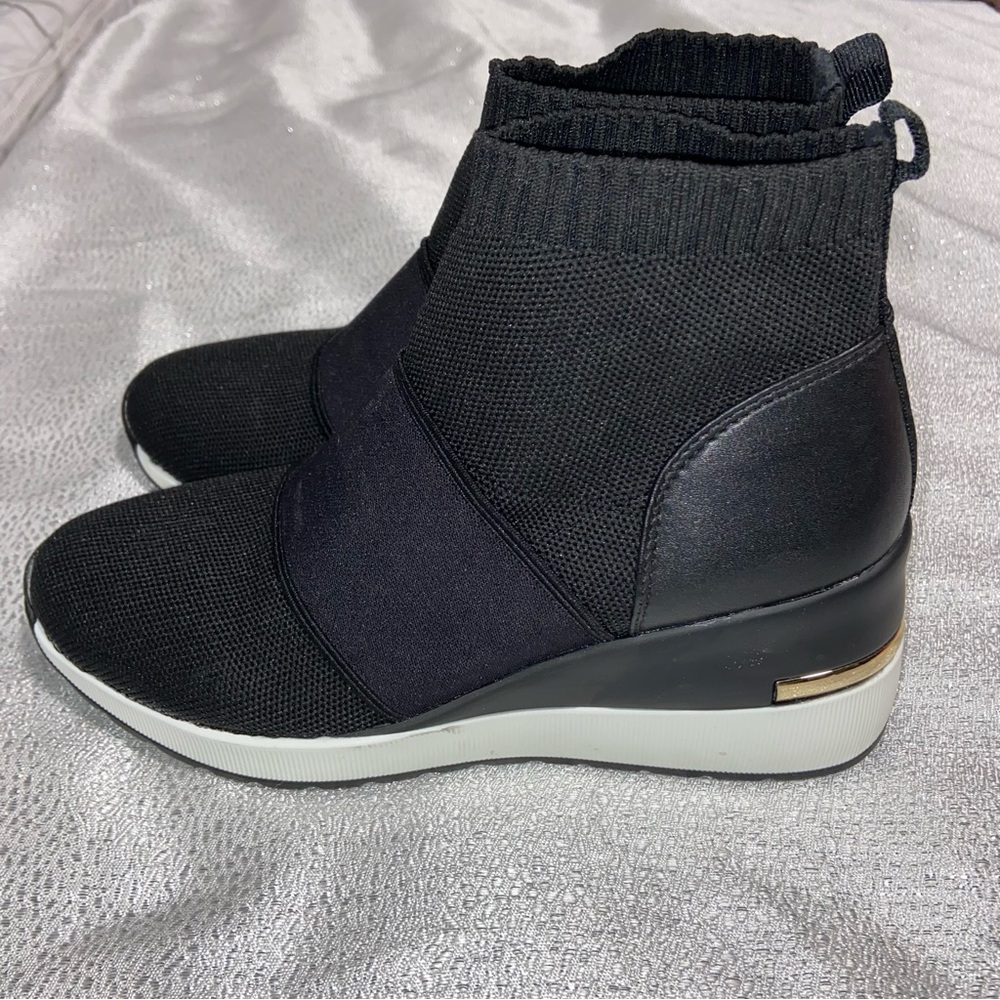 Aerostep Anatomic Black & Gold Sock Shoes with White Sole